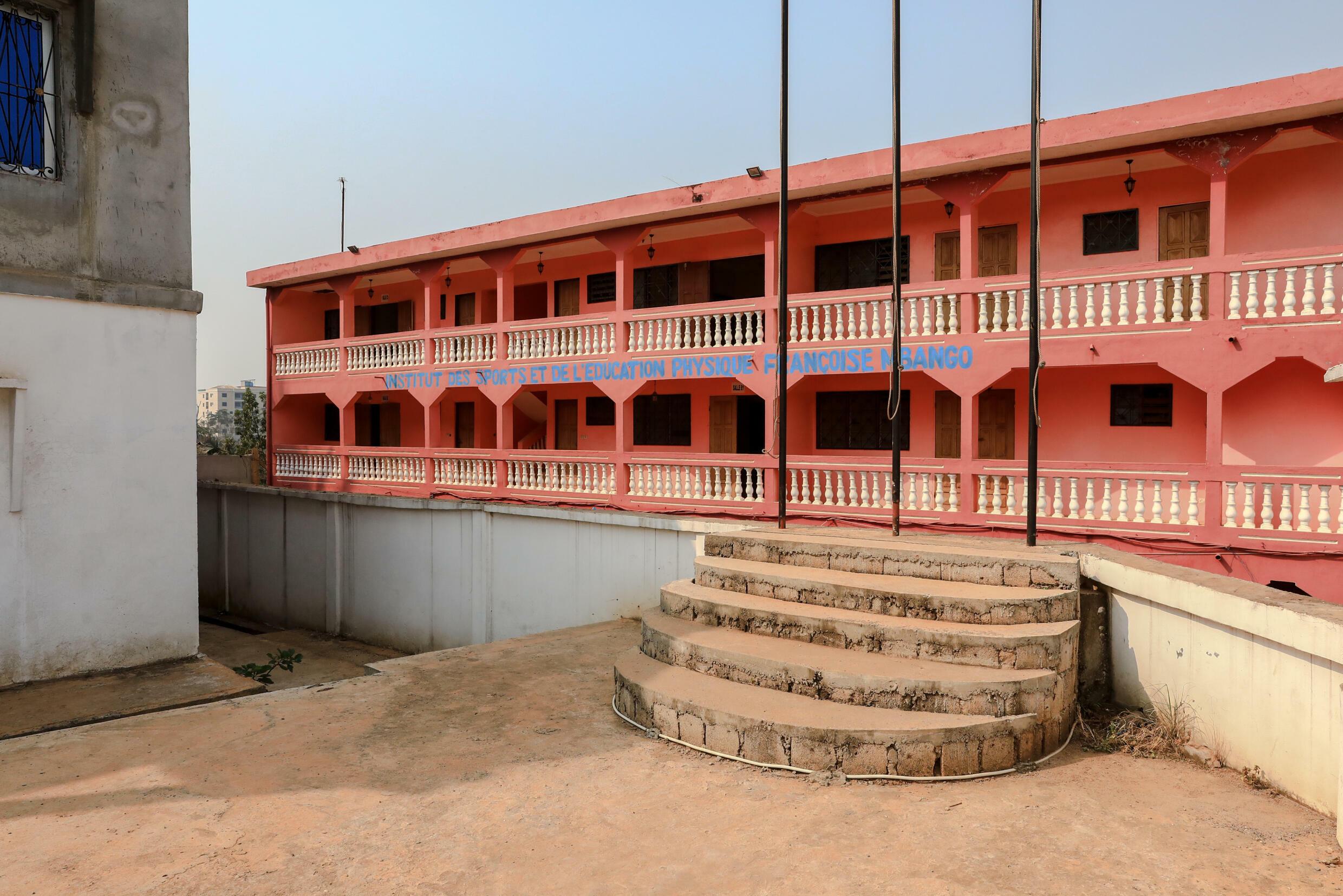 Institut des Sports et de l Education Physique Francoise Mbango