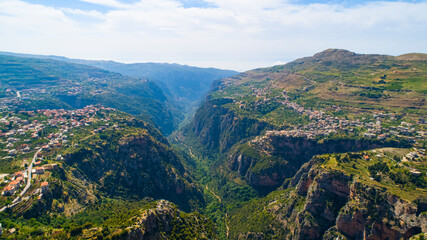 VILLES ET CAMPAGNES DU MONDE TROPICAL